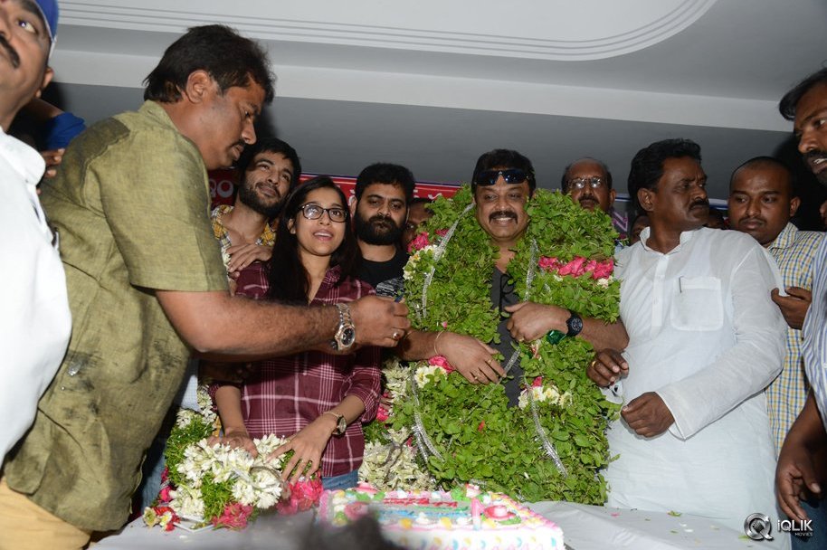 Guntur-Talkies-Movie-Team-at-Sapthagiri-Theater